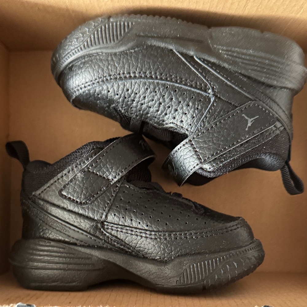 NWOT NIKE JORDAN MAX AURA 5 (TD). Sz.5c SNEAKERS TODDLER BLACK HI-TOP.